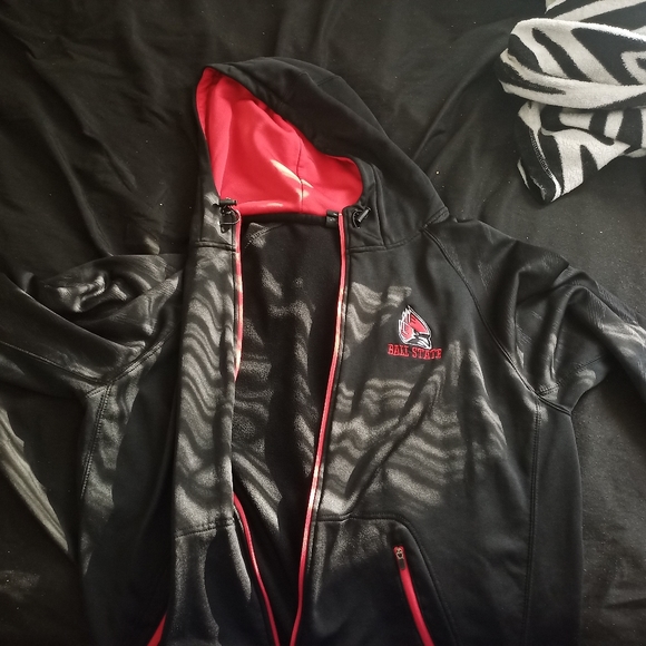 This nice jacket for men size Large red and black. 100 polyester for sale - Picture 1 of 3